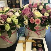 Flower Hatbox And Chocolates Gift Set 